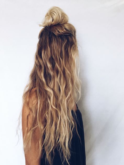 Long hair, blonde, curly wavy, natural  kcdoubletake.com Fine Haircuts, Fesyen Rambut, Eye Creams, Beauty Tricks, Long Blonde, Short Hairstyle, Long Hair Girl, Long Blonde Hair, Hair Envy