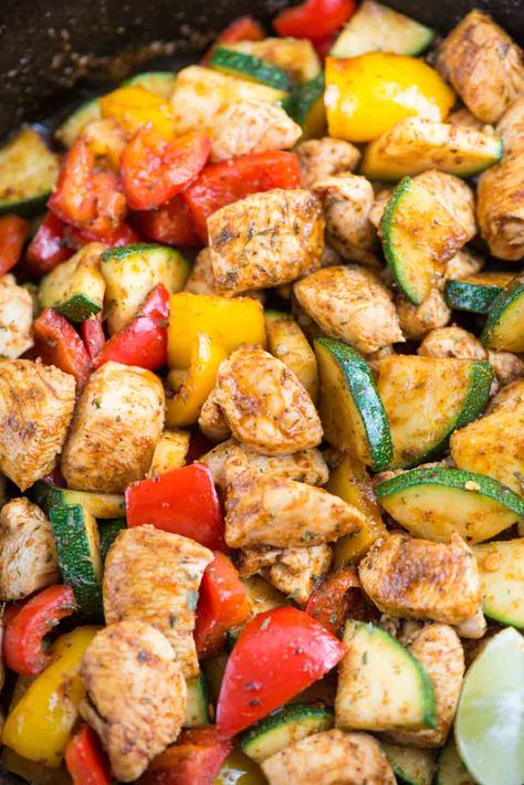 Healthy Cajun, Cajun Chicken, Health Dinner, Health Dinner Recipes, Idee Pasto Sano, Cast Iron Skillet, Iron Skillet, Chicken And Vegetables, Healthy Chicken Recipes