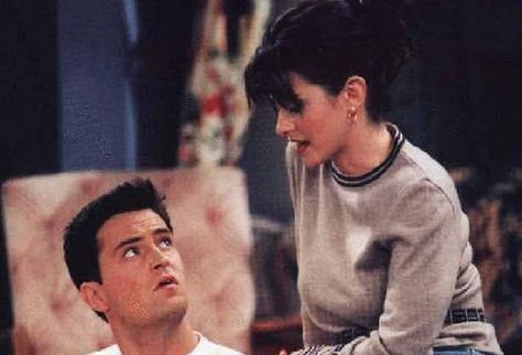 Never Date Someone Who Doesn’t Make You Laugh Monica Rachel, Monica And Chandler, Friends Cast, Ross Geller, Joey Tribbiani, Friends Moments, Monica Geller, Friends Series, Phoebe Buffay