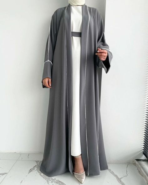 Hijabi Dubai, Simple Abaya Designs, Simple Abaya, Abaya Designs Latest, Dress Islamic, Abaya Outfit, Muslimah Style, Flowy Cardigans, Abaya Hijab