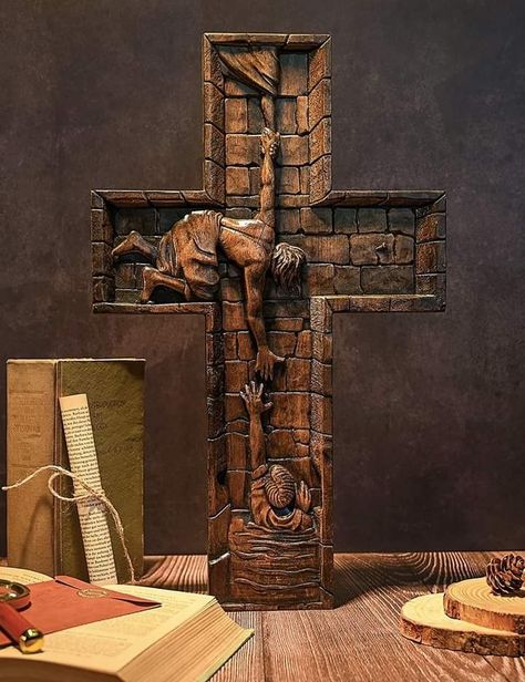 Wooden Crosses Diy, Corpus Cristi, Wooden Crosses, Wood Art Projects, Cross Art, Painted Resin, Diy Cross, Home Altar, Jesus Cross