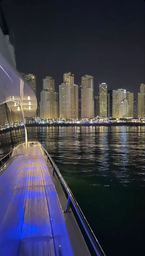 Purple Aesthetic Places, Dubai Pics, Khaleeji Lifestyle, Dubai Vacation, Dubai Aesthetic, Night Scenery, Pretty Landscapes, Luxury Lifestyle Dreams, Dream Holiday