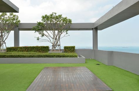 Artificial Grass for Rooftops - Installation Tips Artificial Grass Backyard, Artificial Vertical Garden, Installing Artificial Turf, Rooftop Design, Artificial Lawn, Synthetic Turf, Building Roof, Sky Garden, Terrace Design