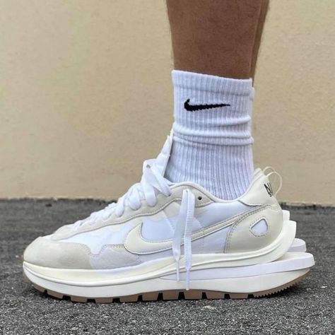 Nike Sacai White, Nike Sacai Vaporwaffle, Sacai Nike, Nike X Sacai, Sneaker Heads, Buy Sneakers, Nike Sacai, All Nike Shoes, Fresh Shoes