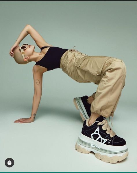 Streetwear Pose, Hip Hop Photoshoot, Streetwear Photoshoot, High Fashion Poses, Shoes Fashion Photography, Naked Wolfe, Studio Photography Fashion, Studio Poses, Fashion Model Poses