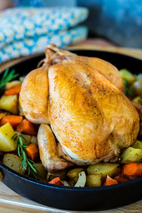 Pioneer Woman Roast, Roast A Chicken, Sunday Dinner Ideas, Spatchcock Chicken, How To Roast, Pioneer Woman Recipes, Roast Chicken Recipes, Cooking For Beginners, Sunday Dinner