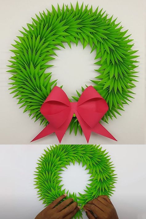 Construction Paper Wreath, Diy Christmas Reefs, Paper Wreath Diy Christmas, Wreath Christmas Diy, Make Christmas Wreath, Paper Christmas Wreath, Simple Christmas Decorations, Christmas Wreath Making, Paper Wreath Diy