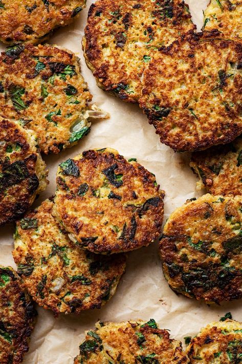 Quinoa and Greens Patties - Occasionally Eggs Kale Patties, Quinoa Meals, Quinoa Patty, Vegetarian Patty, Quinoa Patties, Veggie Fritters, Vegan Patties, Protein Vegetarian, Veggie Patties