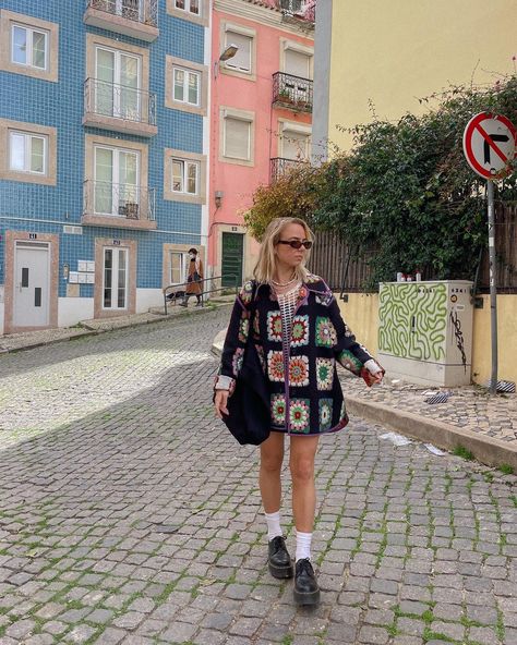 Sophia Molen 🌝 LISBON on Instagram: "I guess I’m collecting Portuguese painted ceramics from the flea market now 🍶🫖🥣 and say hi to my friend’s dog, Yin! #fleamarket…" Crochet Hiking, Long Skirt Jeans, Painted Ceramics, Outfit For Travel, To My Friend, Trending Boots, Say Hi, Fashion Addict, Ootd Fashion