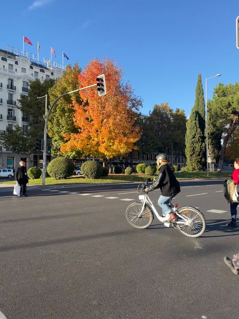 Otoño en madrid Madrid Autumn, Fall 24, Autumn Vibes, Autumn Aesthetic, Fall Vibes, Madrid, Spain, Festival, Instagram