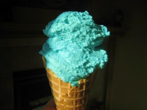 this is exactly like the blue moon ice cream that can be found in northern michigan at kilwins. Its also the same that i used to have in the summers as a kid in the 70s. there isnt any pineapple or alcohol in this!! Blue Moon Ice Cream, Oscar Food, Movie Food, The Blue Moon, Ice Cream Maker Recipes, Vanilla Pudding Mix, Ice Cream Popsicles, Blue Food, Ice Cream Treats