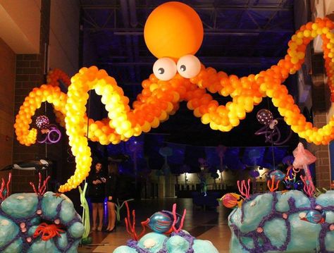 Balloon octopus decoration for under the sea themed fall formal dance. Built with nearly 1000 balloons !! Under The Sea Octopus Decoration, Octopus Vbs Decoration, Octopus Balloon Garland, Balloon Octopus Diy Under The Sea, Diy Large Clam Shell Prop, Jelly Fish Balloon, Octopus Decoration Party, Diy Balloon Octopus, Scuba Theme Vbs Decorations