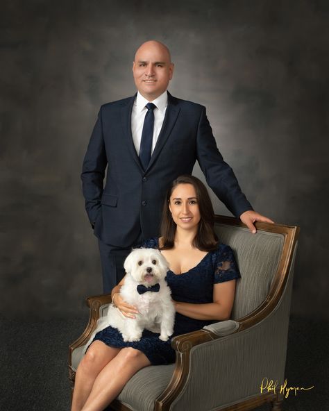 Classic Family Portraits, Formal Couple Photoshoot Studio, Family Of 3 Portraits, Rich Family Portrait, Gentleman Photoshoot, Older Couple Poses, Christmas Photobooth, Formal Portrait, Poses Group