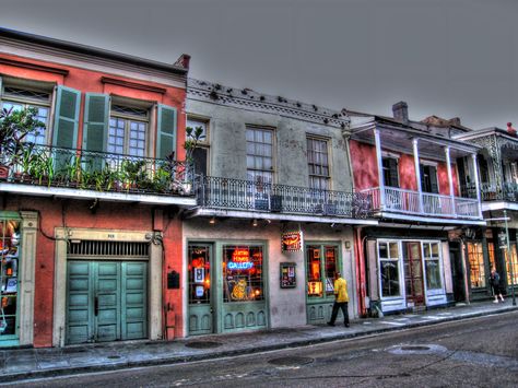 New Orleans Shops, New Orleans Aesthetic French Quarter, New Orleans Shopping, Creole Architecture, French Quarter Architecture, New Orleans Witch, Galveston Aesthetic, Sims Exterior, New Orleans Canal Street