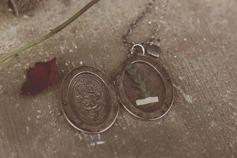 What To Put In A Locket, Updated Outfits, Silver Locket Necklace, Junk Jewelry, Silver Locket, Dark Rose, My Bedroom, Rose Jewelry, Silver Lockets