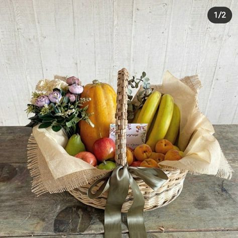 Fruit Flower Basket, Hotel Flower Arrangements, Fruit Wraps, Fruit Hampers, Towel Basket, Fruit Basket Gift, Aloha Party, Grocery Store Design, Elegant Gift Wrapping