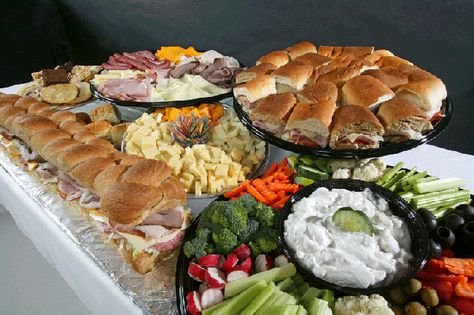 Submarine Sandwich Bar Submarine Sandwich, Sandwich Buffet, Easy Sandwiches, Sandwiches Recipes, Roast Beef Sandwich, Food Bars, Sandwich Ideas, Sandwich Bar, Bar Catering