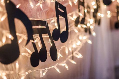 rock'n town live decorating idea for bulletin boards or walls Concert Decorations Ideas, Music Concert Decor Ideas, School Concert Decorations, Disney Concert Decorations, Talent Show Decorations Stage Ideas, Concert Decorations, Concert Decor, Concert Theme, Christmas Stage Design