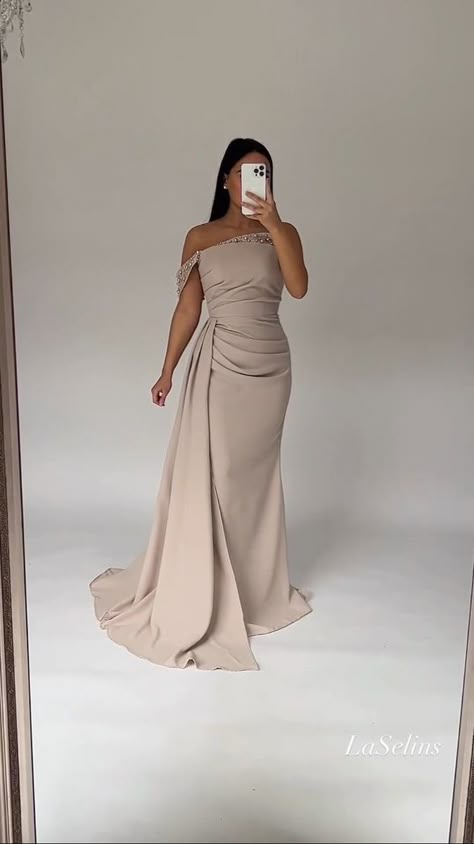 Beige Dress Prom, Classy Sporty Outfits, Creative Black Tie, Bridal Train, Ankara Dress Designs, Gorgeous Bridesmaid Dresses, Matric Dance, 2piece Outfits, Soiree Dress