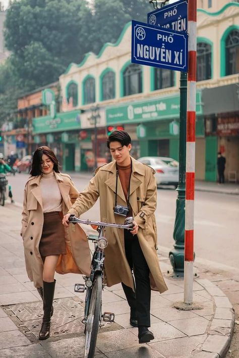 Prenup Outfit, Pre Wedding Photoshoot Props, Japanese Couple, Korean Couple Photoshoot, Prewedding Outdoor, Korean Wedding Photography, Pre Wedding Photoshoot Outfit, Wedding Photoshoot Props, Pre Wedding Shoot Ideas