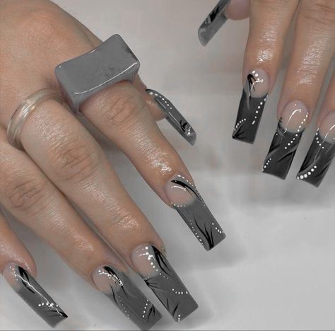 Grey Long Nails Ideas, White Black And Grey Nails, Gray Nails With Design Ideas, Gray Black And White Nails, Grey Y2k Nails, Dark Grey Nails With Design, Black And Gray Nail Ideas, Gray Acrylic Nails Design, Black And Grey Nails Acrylic