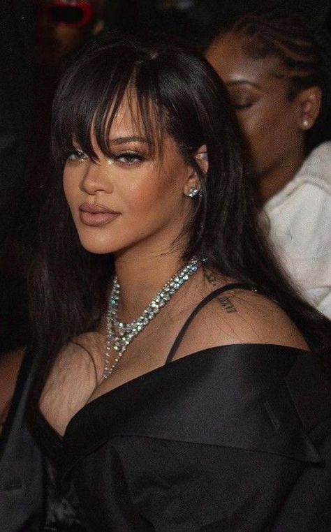 Unique Body Features, Looks Rihanna, Rihanna Hairstyles, Rihanna Outfits, Rihanna Looks, Unique People, Rihanna Photos, Rihanna Riri, After Six