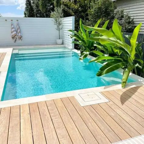 2024's Top Outdoor Pool Designs for Stylish Backyard Luxe Manly House, Piscina Diy, Ideas De Piscina, Deck Piscina, Pool Areas, Quick Dip, Outdoor Pool Area, Pool Landscape, Pool Landscape Design