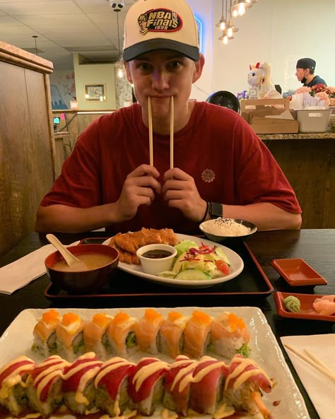 Sushi Photo Ideas, Sushi Date Aesthetic, Sushi Date Night, Sushi Aesthetic, Dream Bf, Outdoors Aesthetic, Sushi Date, Sushi Dinner, Restaurant Pictures