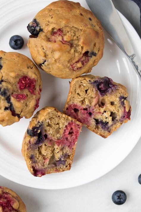 Mixed Berry Muffins Oats And Yogurt, Muffins With Yogurt, Fiber Muffin, Berry Muffin Recipe, Mixed Berry Muffins, Berry Oatmeal, Fruit Muffins, Healthy Muffin, Toddler Recipes