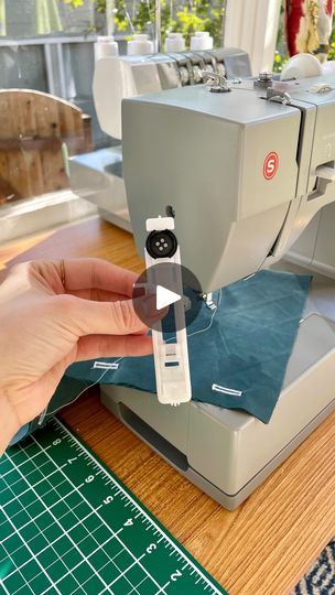 Sewing Button Holes With Machine, How To Make Button Holes, Diy Upcycle, Sew Easy, Button Hole, Sewing Embroidery, Singer Sewing Machine, Sewing Embroidery Designs, How To Make Buttons