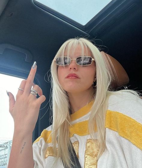 Renee Rapp Nails, Renee Rapp Middle Finger, Renee Rapp Rares, Madison + Core + Aesthetic, Mean Girls Aesthetic, Biab Nails, Blonde Wife, Renee Rapp, Chop Chop