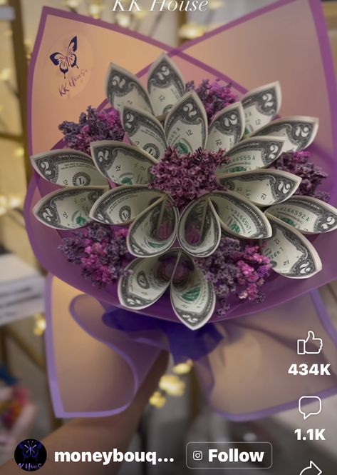 Money Bouquet Tutorial, Money Flower Bouquet, Gift Card Displays, Diy Graduation Gifts, Happy Birthday Decor, Bouquet Tutorial, Luxury Flower Bouquets, Money Flowers, Money Bouquet