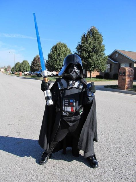 DIY Star Wars costumes for kids: Darth Vader costume tutorial from DIY Project Crazy Elmo Costume Toddler, Darth Vader Costume Kids, Elmo Costume, Star Wars Costumes Diy, Darth Vader Costume, Disfraz Star Wars, Darth Vader Costumes, Darth Vader Helmet, Darth Vader Star Wars