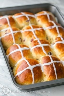 Buns Recipe Easy, Cross Buns Recipe, Hot Cross Buns Recipe, Buns Recipe, Easter Bread, Bread Bun, Hot Cross Buns, Cross Buns, Bun Recipe