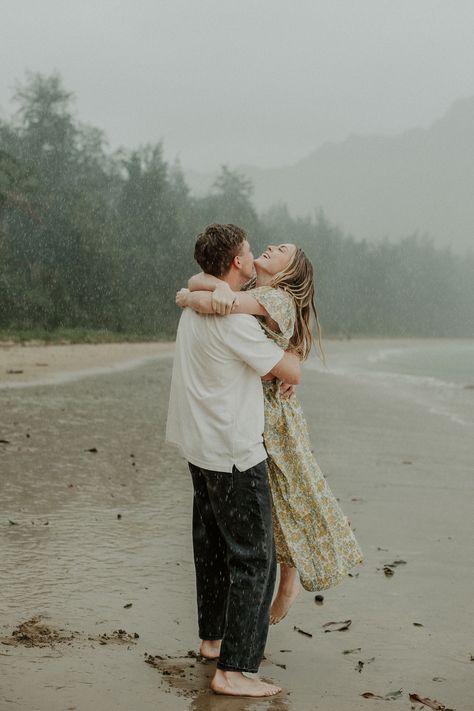 Overcast Beach, Rainy Beach, Rainy Photoshoot, Rainy Engagement Photos, Pre Wedding Photoshoot Beach, Couple In Rain, Rainy Photos, Rainy Day Photos, Hawaii Sunset