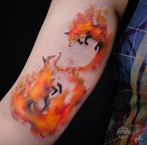 Design and color - the blurring of colors, the white space, the light to dark yellow/orange/reds Watercolor Fox Tattoos, Watercolour Tattoos, Fox Tattoo Design, Tattoo Background, Tattoo Magazine, Tattoo Henna, Cartoon Character Tattoos, Fire Tattoo, Outdoors Tattoo