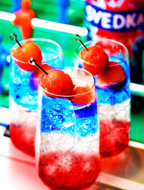 Blue Cocktail Recipes, Red White And Blue Drinks, Fourth Of July Cocktails, Red White Blue Drink, 4th Of July Drinks, July Cocktails, Fourth Of July Drinks, Cookout Recipes, 4th Of July Cocktails