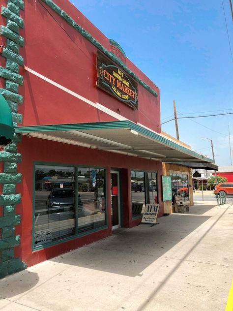 If you are looking for the best barbeque in Texas, then City Market in Luling is a must try. From Valerie @ One Happy Housewife - onehappyhousewife.com #travel #texas #luling #barbeque #roadtrip #foodstops #familyvacation #familytravel #houston #sanantonio #onehappyhousewife Luling Texas, Travel Texas, Happy Housewife, Food Shopping, City Market, Texas Travel, Lone Star, Family Vacation, San Antonio