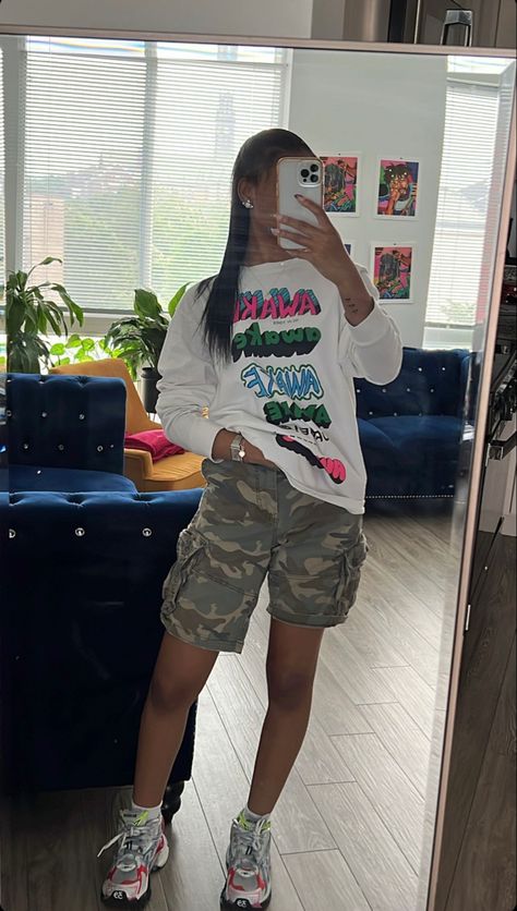 Hollywood Shack Outfits, Fly Girl Outfits Black Women Spring, Green Cargo Shorts Outfit Black Women, Long Shorts Outfits Black Women, Summer Fly Girl Outfits, Army Shorts Outfit Black Women, Camo Jorts Outfit Idea, Cargo Jorts Outfits Women, Classy Fits Black Women