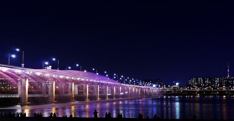 Banpo Bridge Rainbow Fountain Banpo Bridge, Peterhof Palace, Buckingham Fountain, Han River, Grant Park, Water Effect, Palace Of Versailles, Lake Water, Famous Landmarks