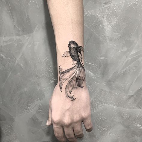 Aquatic Tattoo, Tattoo Fish, Ear Tattoo Ideas, Ear Tattoos, Hand Tats, Koi Tattoo, Plant Tattoo, Dark Art Tattoo, World Wide Web