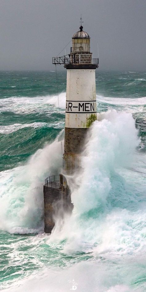 Lighthouse Storm, Famous Lighthouses, Lighthouses Photography, Lighthouse Tattoo, Lighthouse Photos, Lighthouse Pictures, Lighthouse Keeper, Lighthouse Art, Brittany France