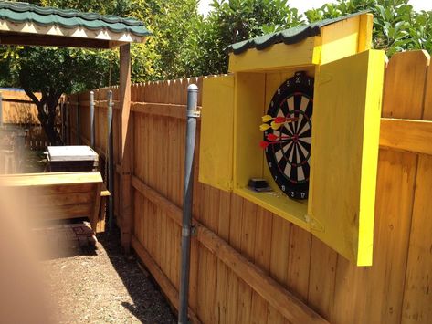 Outdoor Dartboard, Outdoor Darts, Dartboard Ideas, Outdoor Dart Board, Backyard Games Diy, Host Ideas, Game Station, Porch Party, Garden Transformation