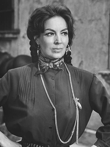 Mexican Actress Maria Felix on set new picture Juana Gallo Frida Quotes, Latinas Quotes, Mexican Quotes, Diva Quotes, Spanglish Quotes, Frases Instagram, Quotes En Espanol, Mexican Actress, Spanish Inspirational Quotes