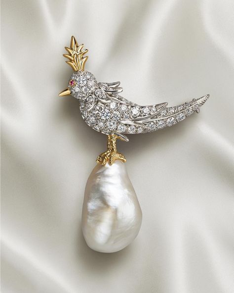 Introducing Tiffany & Co. Schlumberger® Bird on a Pearl—our new exclusive high jewelry capsule collection. A reimagination of the iconic… | Instagram Buccellati Jewelry, Jean Schlumberger, Haute Couture Jewelry, Couple Ring Design, Haute Jewelry, Jewelry Design Drawing, Pearl Necklace Designs, Pearl Collection, Bird Jewelry