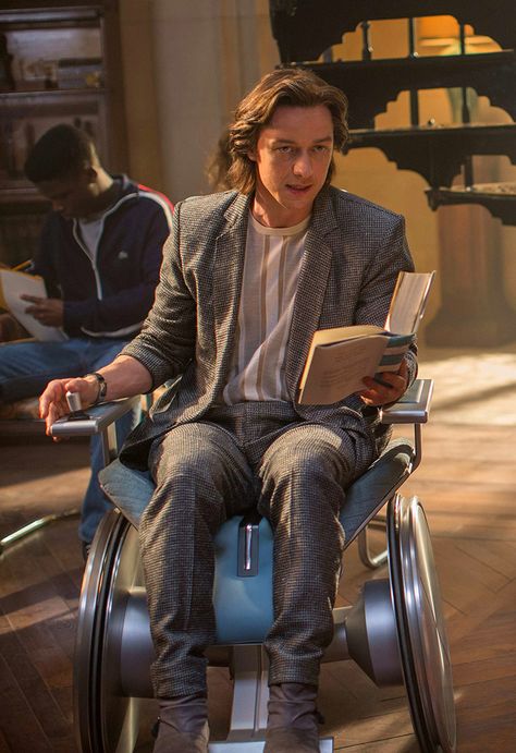 Charles Xavier | Professor X (James McAvoy in X-Men: Apocalypse, 2016) Professor Charles Xavier, X Men Funny, Xmen Movie, Xmen Apocalypse, Professor Xavier, X-men Apocalypse, Professor X, Charles Xavier, Look Retro