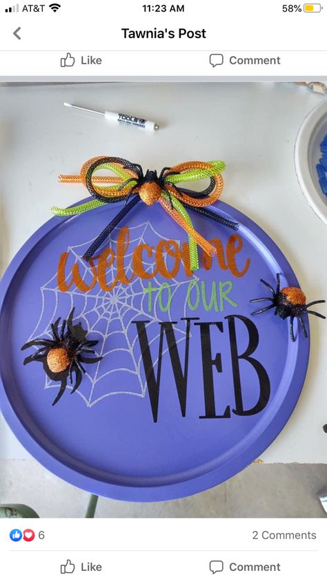 Halloween Pizza Pan Crafts, Pizza Pan Pumpkin, Pizza Pan Crafts Diy Dollar Tree Scarecrow, Fall Pizza Pan Door Hangers, Halloween Pizza Pan Door Hangs, Fall Pizza Pan Craft, Pizza Pan Crafts, Pizza Pan Wreath, Halloween Pizza