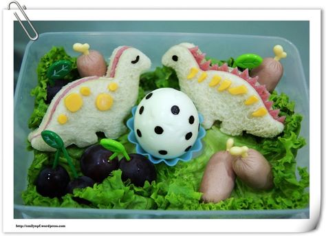 Dinosaur lunch Dinosaurs Pictures, Midday Snacks, Dinosaur Snacks, Lunch Box School, Fun Meals, Bento Box Lunch For Kids, Dinosaur Cookie, Bento Box Recipes, Bento Kids