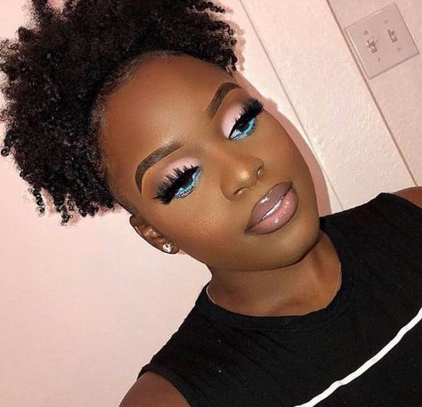 Makeup For WOC on Twitter: "Love a pop of color 😍 @ItsHotChiick… " Melanin Makeup, Birthday 20, Woc Makeup, Maquillage On Fleek, Makeup Pictorial, Color Eyes, 90s Makeup, Best Eyeshadow, Black Queens