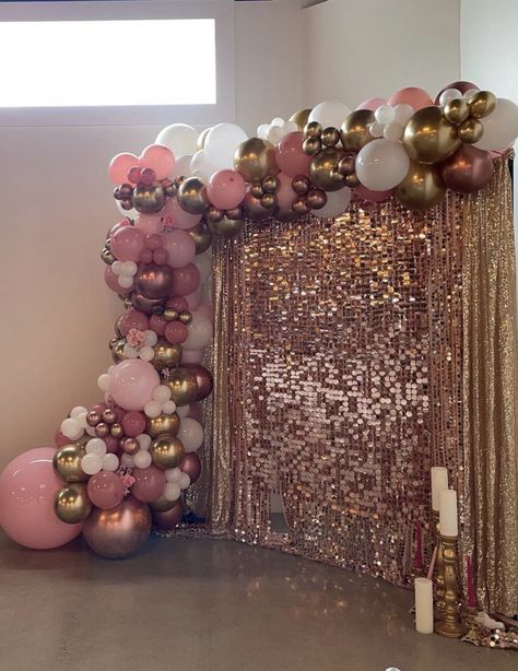 Rose Gold Backdrop Ideas, Sweet 16 Party Ideas Rose Gold, Sweet 16 Decorations Rose Gold, Deco Anniversaire Rose Gold, Rose Gold Backdrop Birthday, Pink And Gold Balloons, Rose Gold Balloon Arch, Rose Gold Party Theme, Farewell Decorations